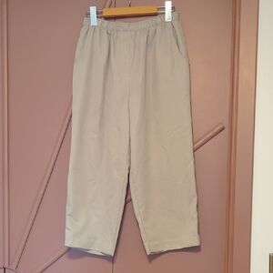 ALIA - Stretch Waist - Capri Pants -